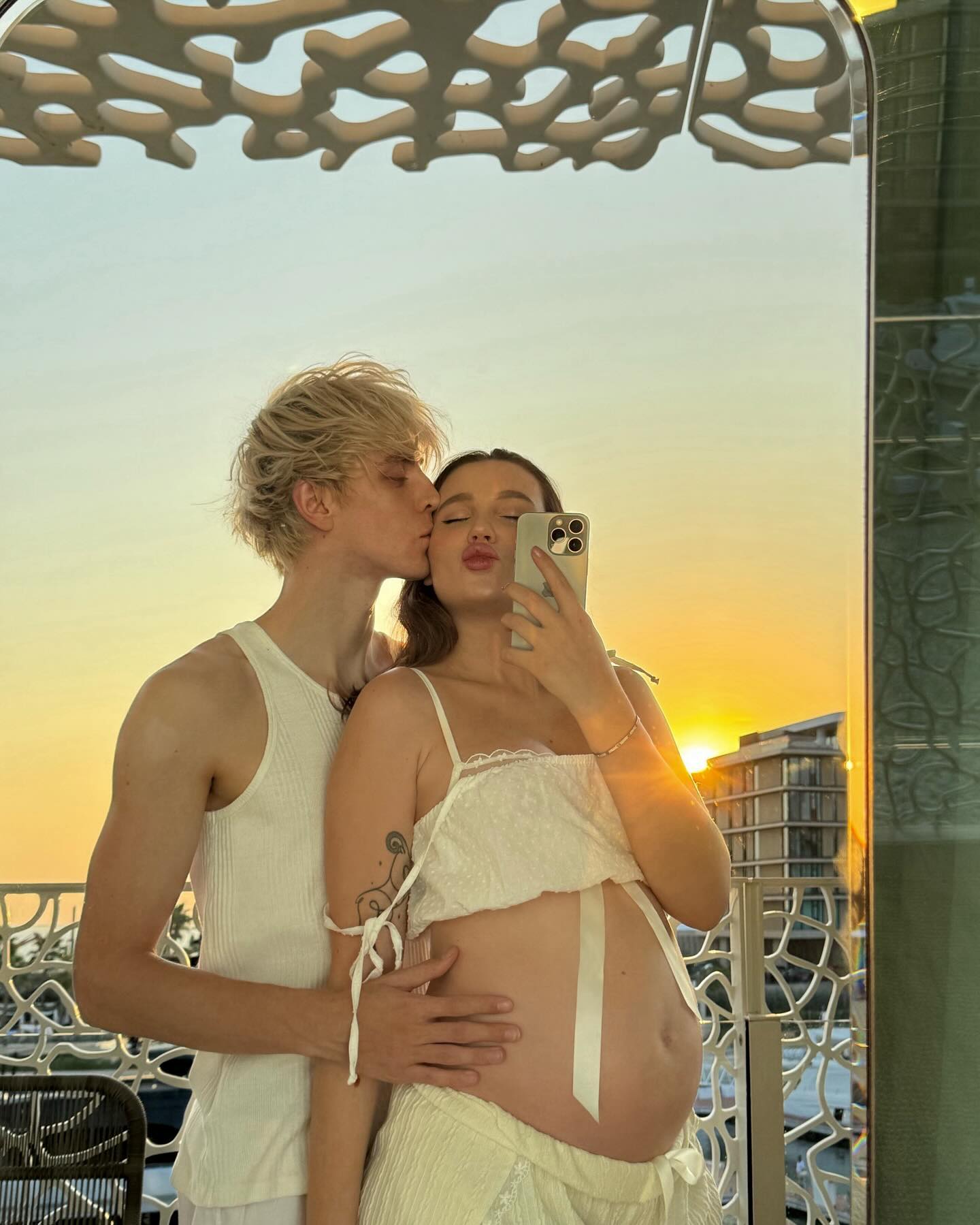 Известный блогер Влад А4 скоро станет отцом, а его подруга Юлия Годунова сделала беременную фотосессию в пижамных трусиках. Кто такая Юлия Годунова и как она выглядела до беременности
